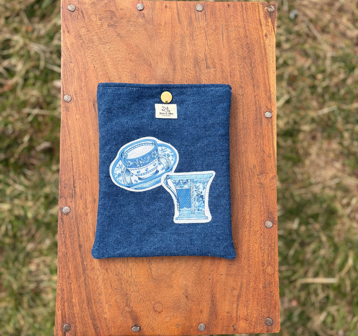 Gold Snap E-Reader Sleeve