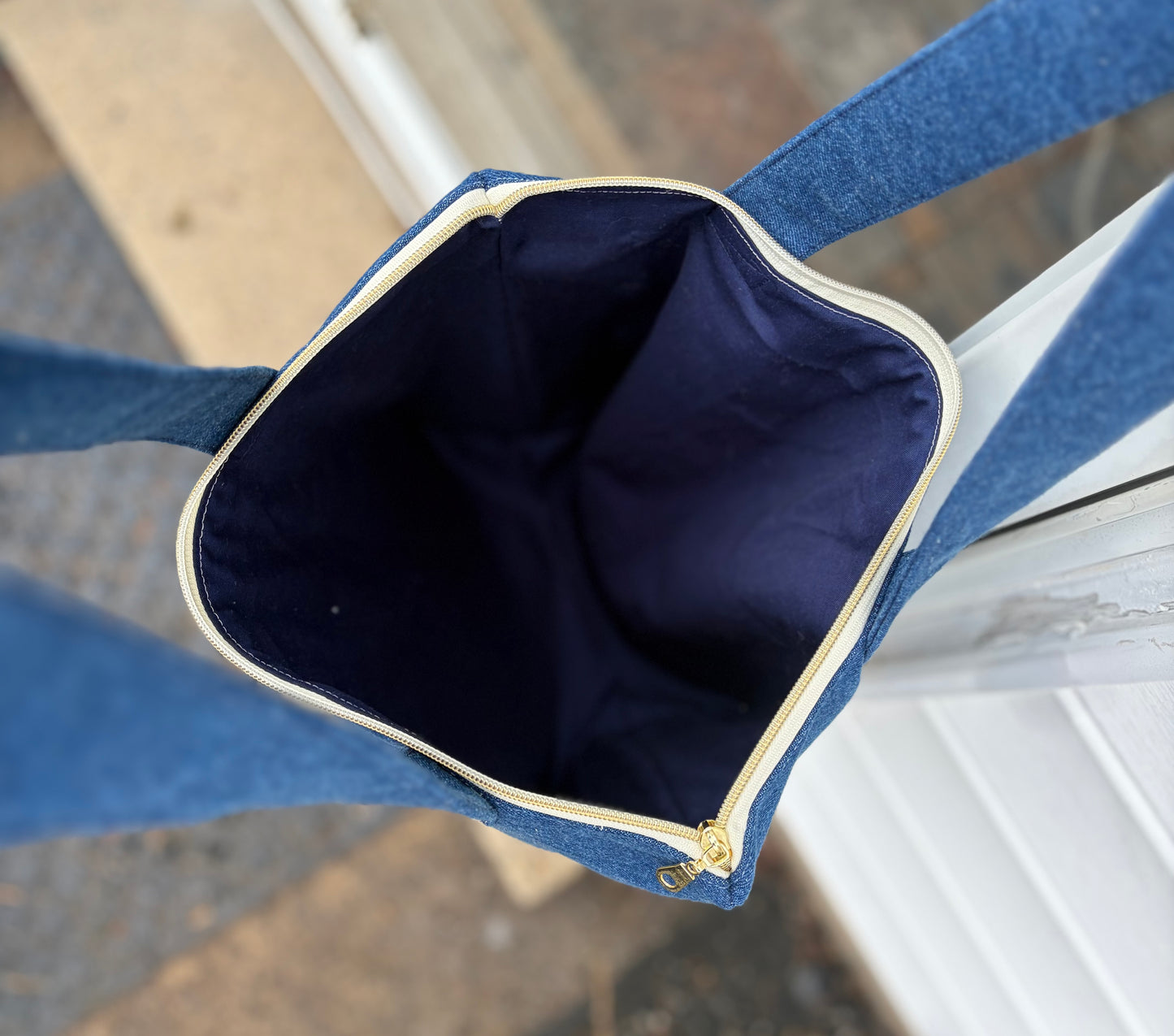 Jean Appliqué Zipper Tote
