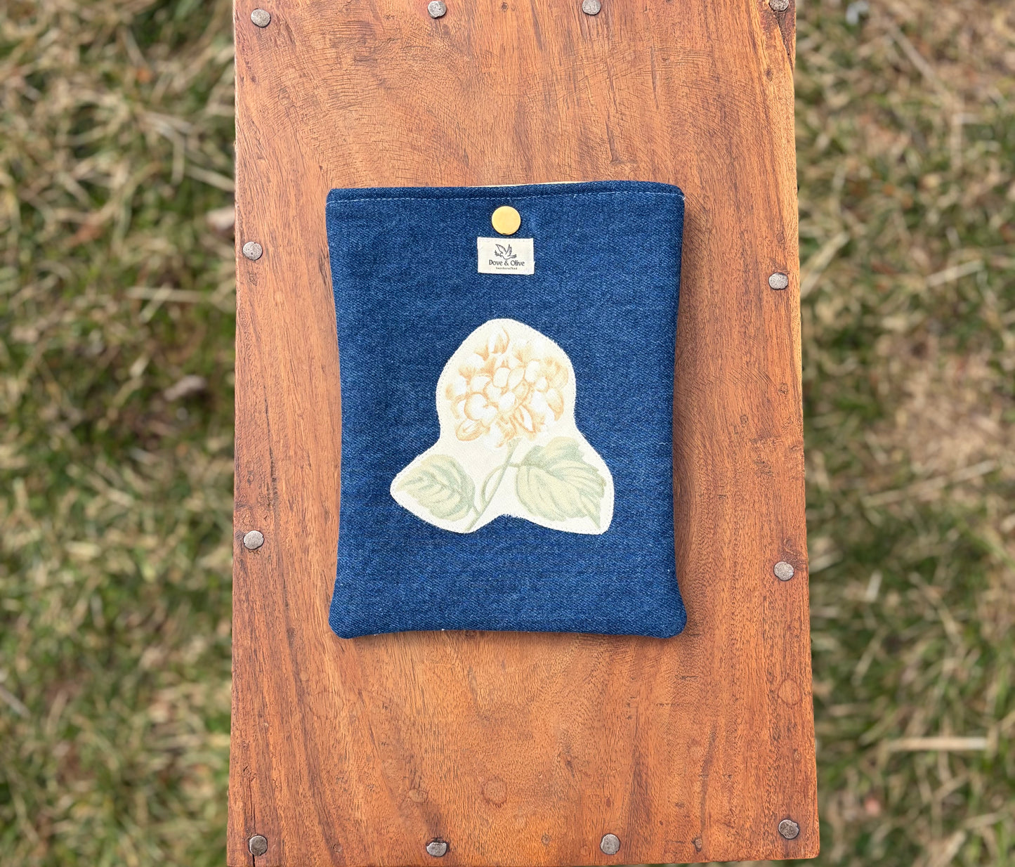 Gold Snap E-Reader Sleeve