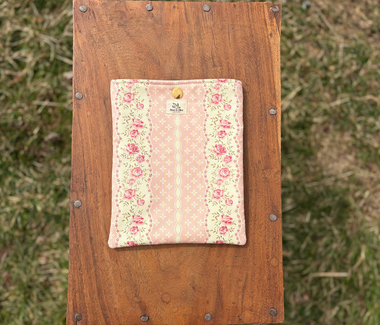 Gold Snap E-Reader Sleeve